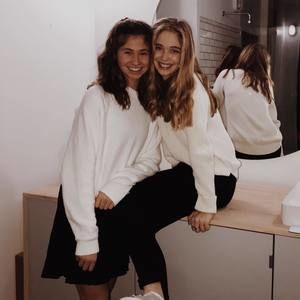 Meet your Posher, Iris